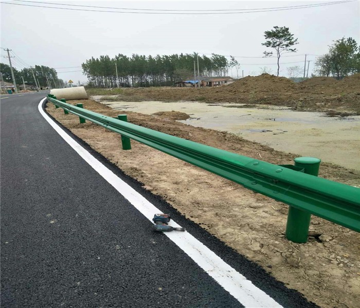 公路護(hù)欄的標(biāo)準(zhǔn)有哪些？
