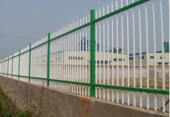 道路鐵藝護(hù)欄安裝定做哪家好？
