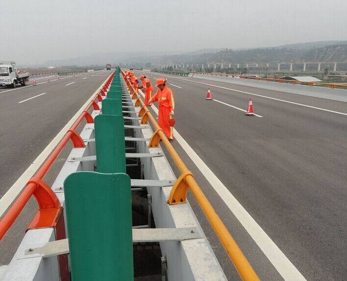 道路隔離護欄